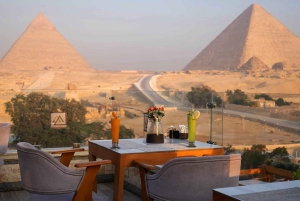 Paseo en camello al amanecer, tour privado a las pirámides y desayuno local.