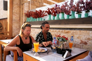 Paseo en camello al amanecer, tour privado a las pirámides y desayuno local.