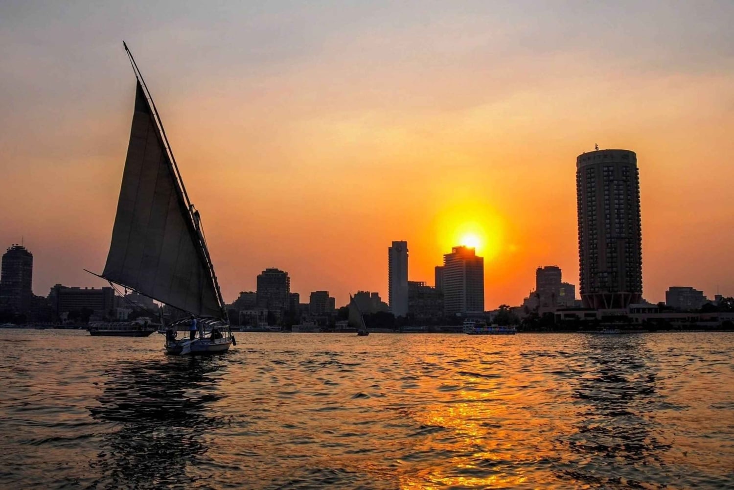 O Nilo: Passeio de Felucca com Refeição e Transferes