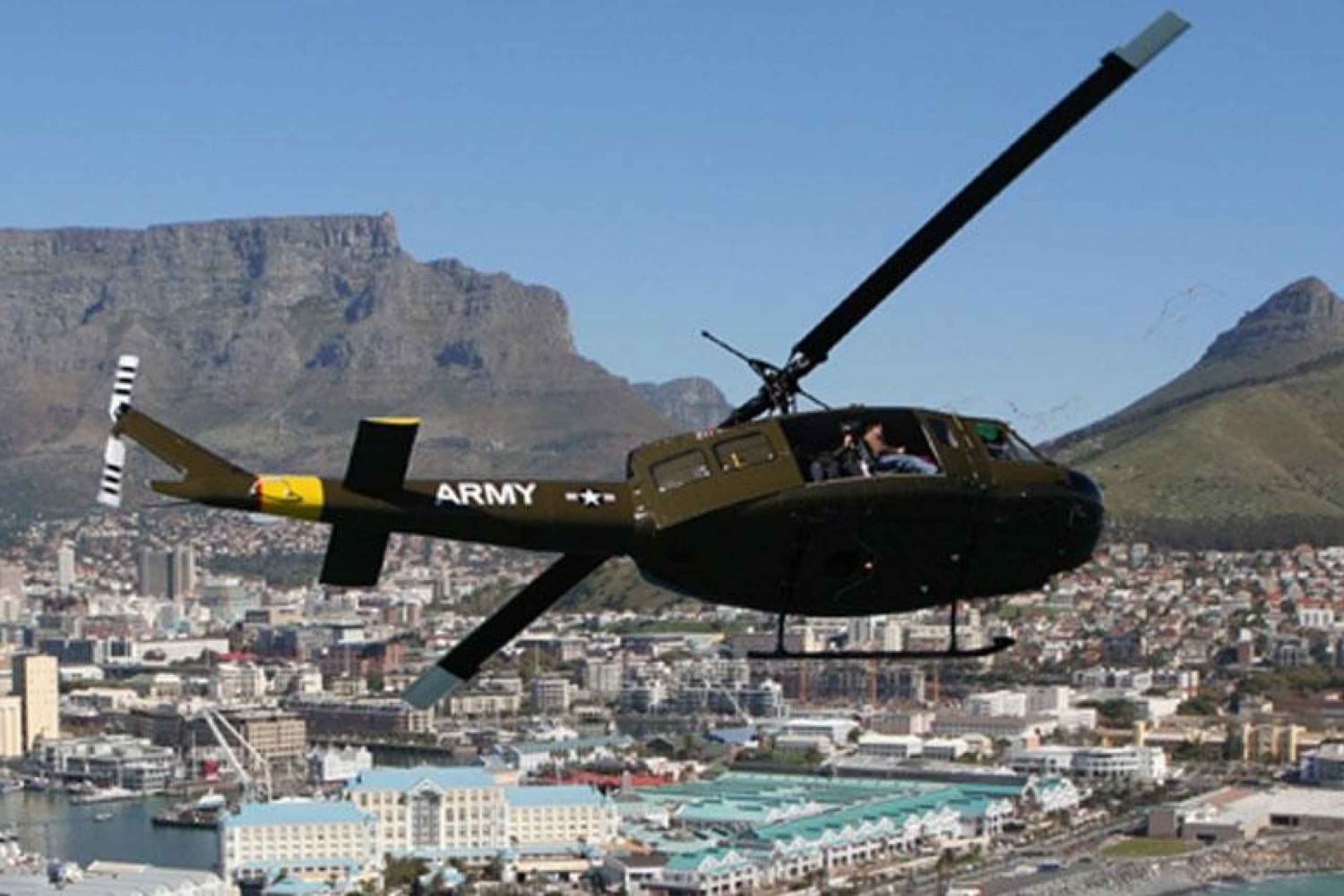 Une visite de 25 minutes de l'hélicoptère de combat ultime de l'armée de terre