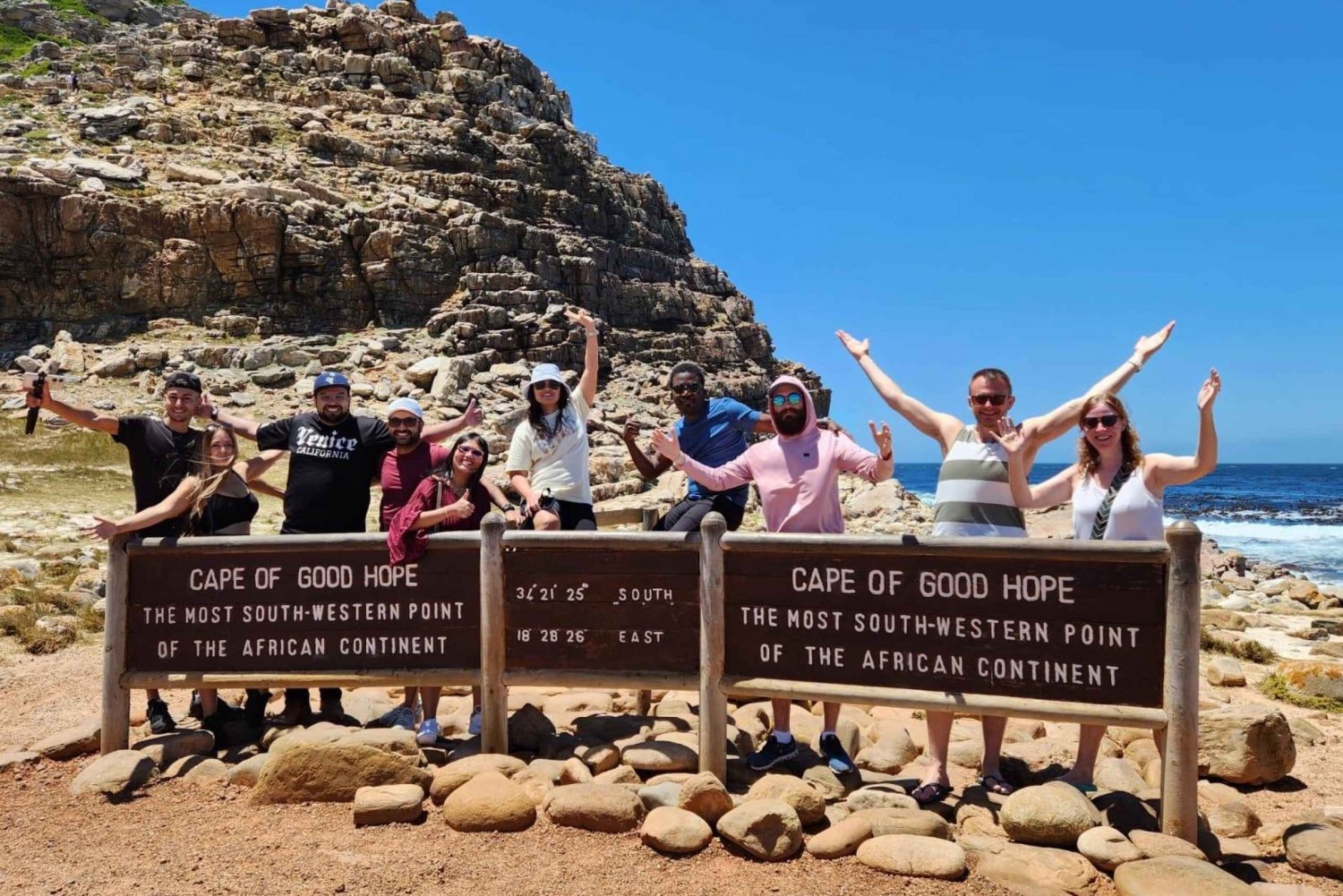 Explora la Majestuosa Península: Punta del Cabo y Playa de Boulders