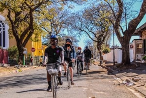 Cape Town: bicycle or E-scooter History Tour with Coffee