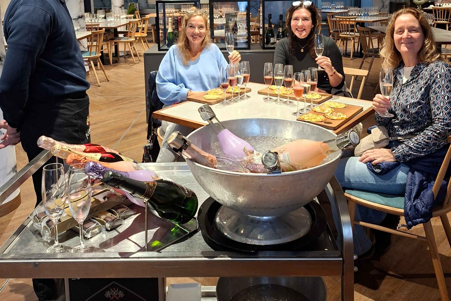 Kapstaden: CHEETAH ENCOUNTER/VINPROVNING/LUNCH