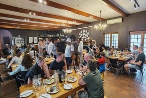 ケープタウン：ワインの試飲と食事付きのプライベートワインツアー