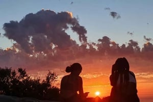 Cape Town: Lion's Head Sunrise or Sunset Hike & Stargazing