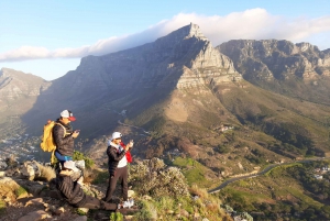 Cape Town: Lion's Head Sunset Guided Hike in French