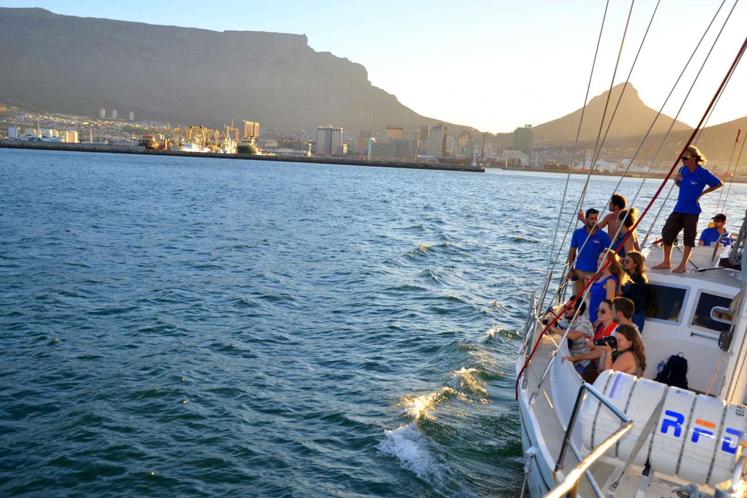Cape Town: Pre-Sunset Champagne Cruise