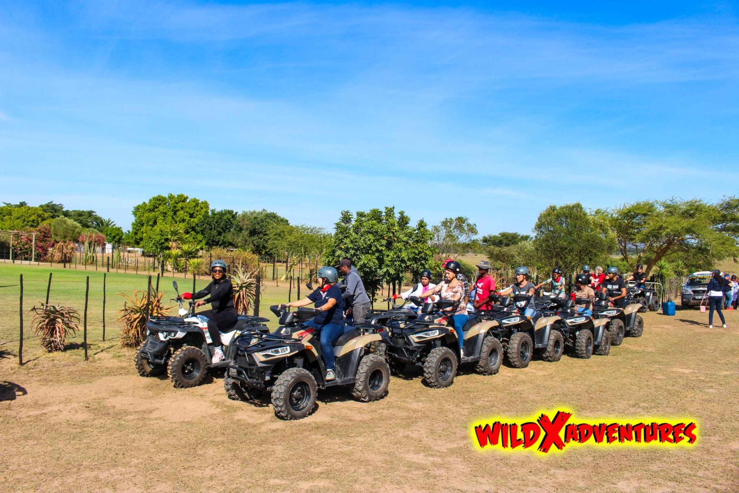 ケープタウン：ダーバンビルのダチョウ牧場でクアッドバイクの楽しいライド