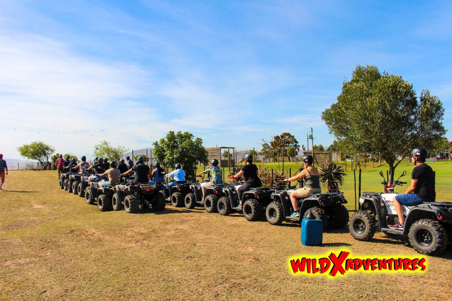 ケープタウン：ダーバンビルのダチョウ牧場でクアッドバイクの楽しいライド