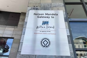 ケープタウンロベン島とテーブルマウンテン・ツアー