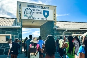 Cape Town: Robben Island, Bo-Kaap & Table Mountain Tour