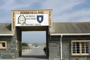 Cape Town: Robben Island & Table Mountain Day Trip