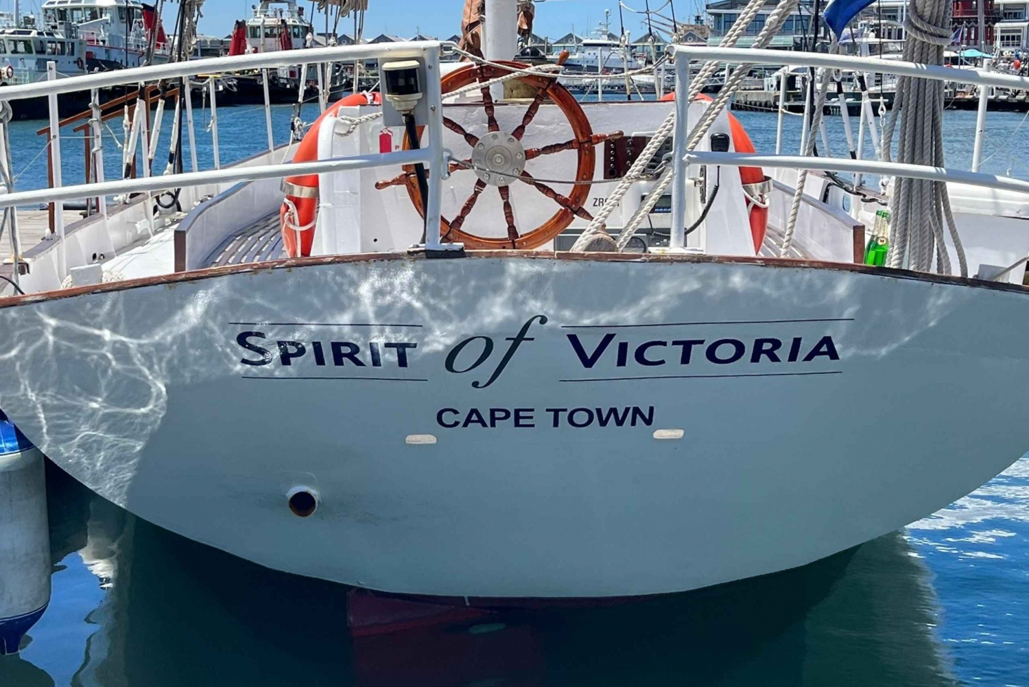 Cape Town: Sunset Cruise from V&A Waterfront with Bubbly