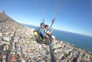 Kapstaden: Tandemskärmflygning med utsikt över Taffelberget