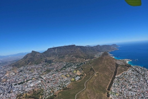 Кейптаун: полет на параплане в тандеме с видом на Столовую гору
