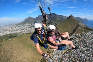Kapstadt: Tandem-Paragliding mit Blick auf den Tafelberg