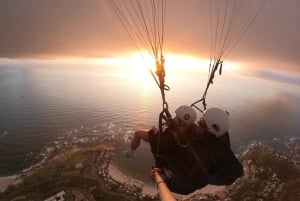 Kapstadt: Tandem-Paragliding mit Blick auf den Tafelberg