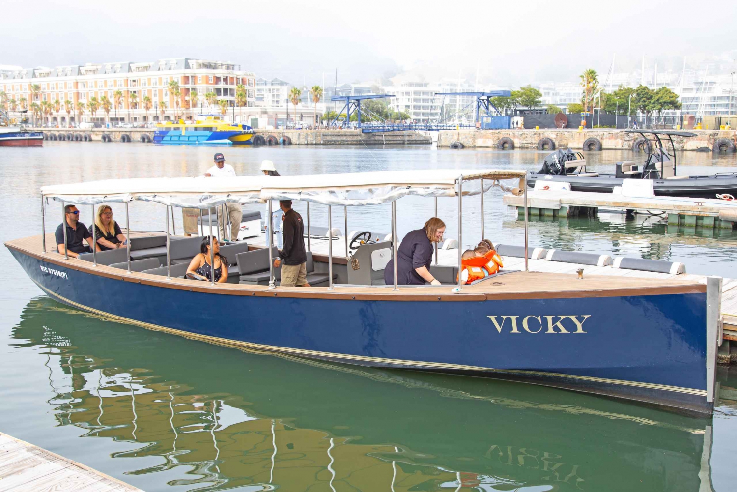 Classic Harbour cruise on Vicky
