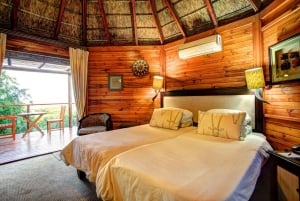 Från Kapstaden: 2 dagars safari med Garden Route Game Lodge