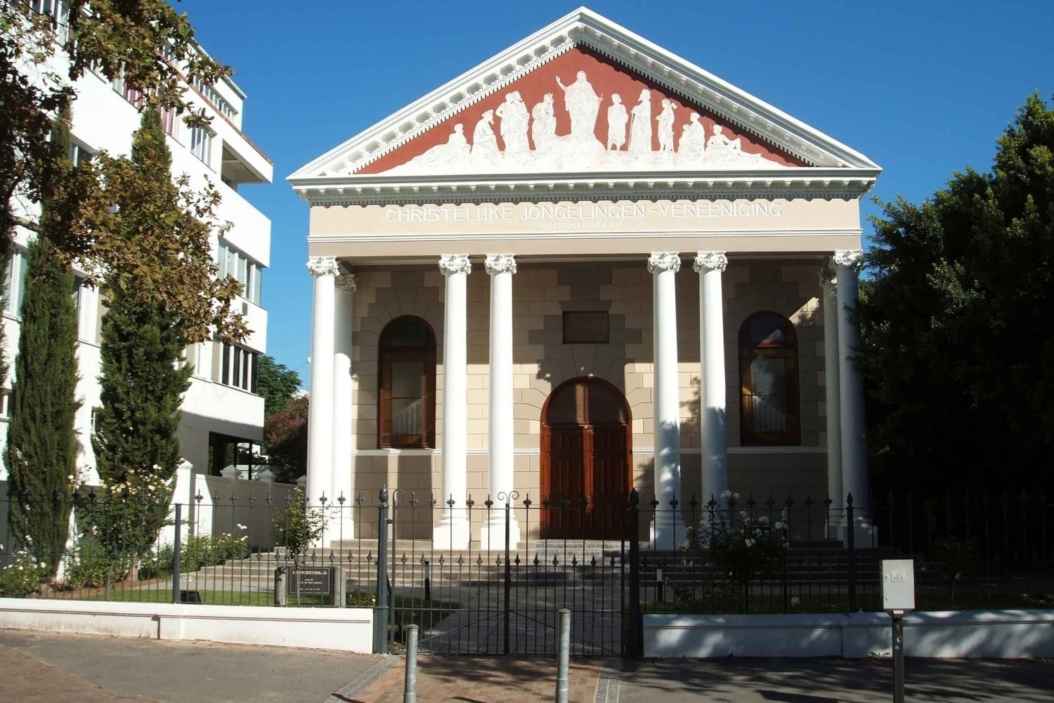 Из Кейптауна: полудневная экскурсия по винодельческим районам с дегустацией вин.