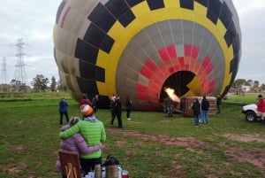 Kuuma-ilmapallo ja Cape Winelands -yksityisopastettu kierros