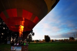 Kuuma-ilmapallo ja Cape Winelands -yksityisopastettu kierros