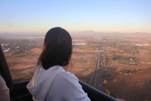 Kuuma-ilmapallo ja Cape Winelands -yksityisopastettu kierros