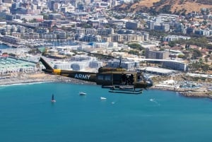 ケープタウンでのヒューイ戦闘ヘリ公式飛行