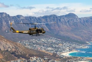 ケープタウンでのヒューイ戦闘ヘリ公式飛行