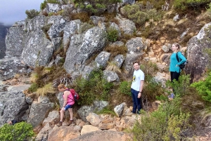 Intia Venster: Venster: Patikointi rekisteröidyn vuoristo-oppaan kanssa