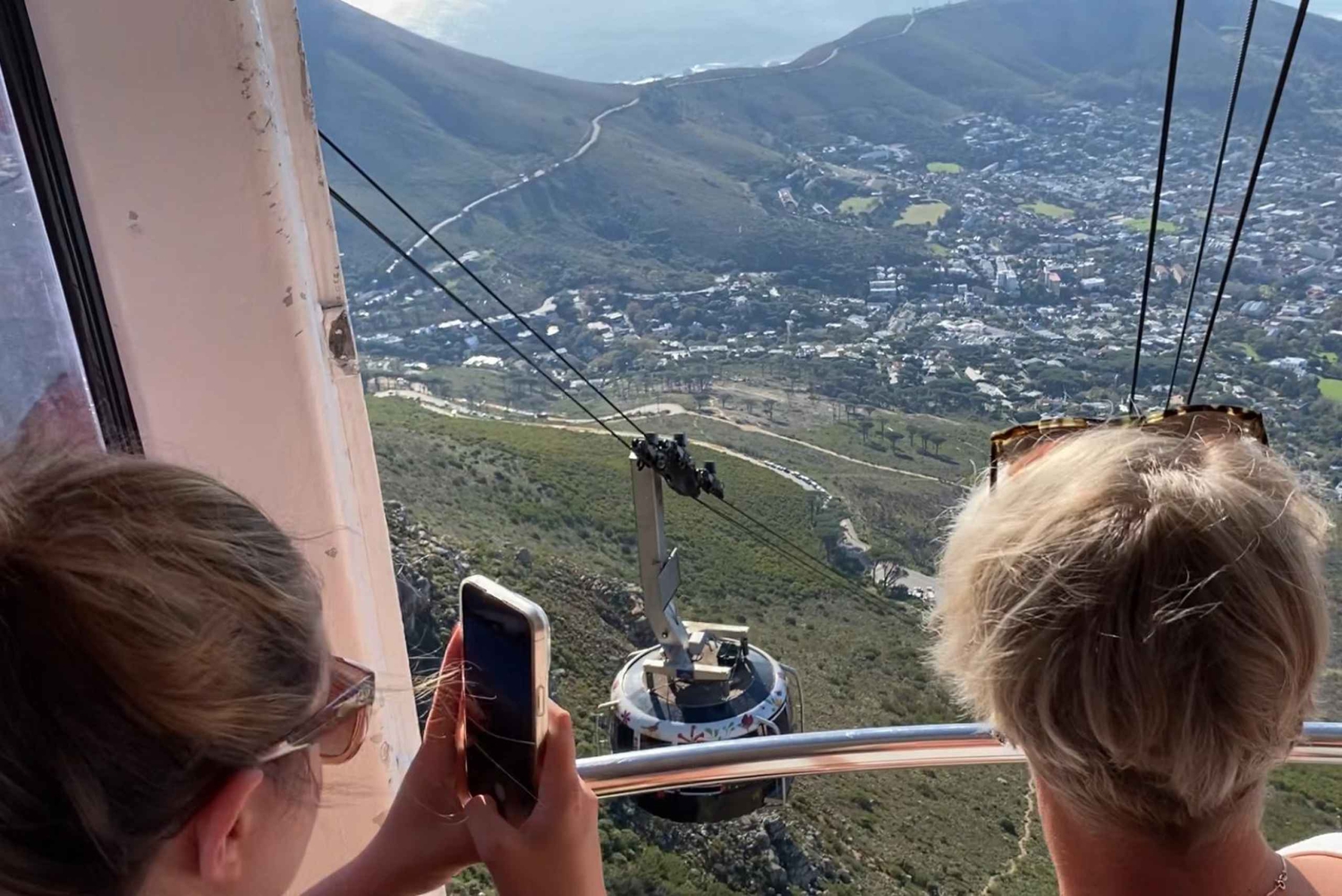 ロベン島ツアー＆テーブルマウンテンガイドツアー