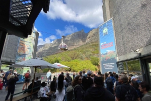 ロベン島ツアー＆テーブルマウンテンガイドツアー