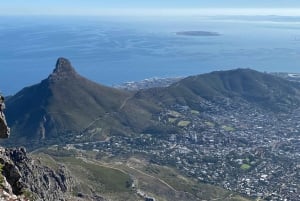 ロベン島ツアー＆テーブルマウンテンガイドツアー