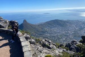 ロベン島ツアー＆テーブルマウンテンガイドツアー
