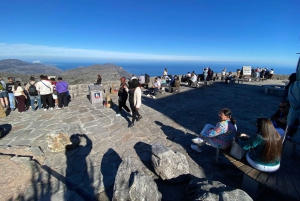 ロベン島ツアー＆テーブルマウンテンガイドツアー