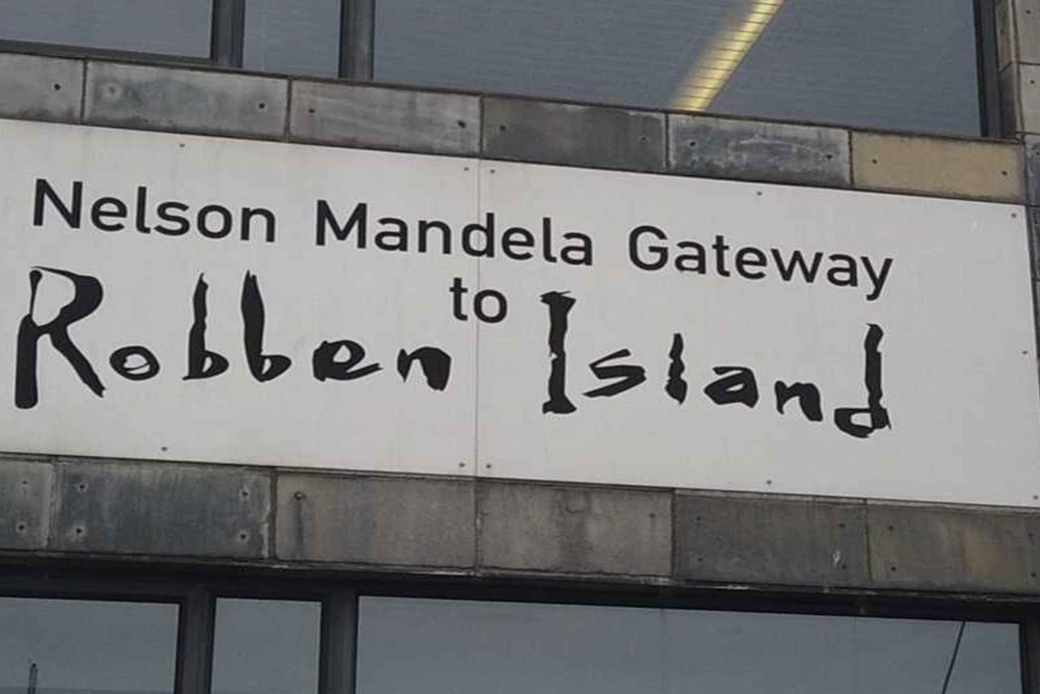 Tafelberg und Robben Island.