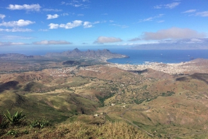 Il meglio di São Vicente e Santo Antão: tour di 2 giorni, guida, traghetto
