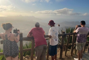 Il meglio di São Vicente e Santo Antão: tour di 2 giorni, guida, traghetto