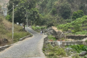 Il meglio di São Vicente e Santo Antão: tour di 2 giorni, guida, traghetto