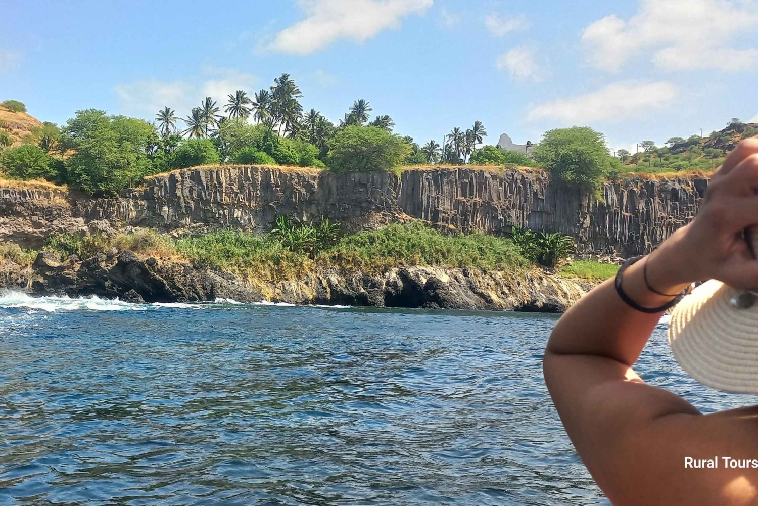 Поездка на лодке к пещере Агуас-Белас + барбекю