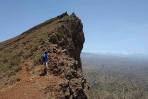 Climb the Pico de Antónia (São Domingos - Monte Txota)