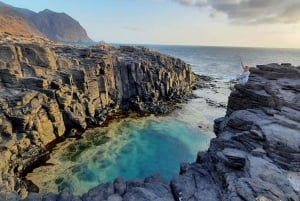 Discover the Black Sand Beach+the Natural Pool