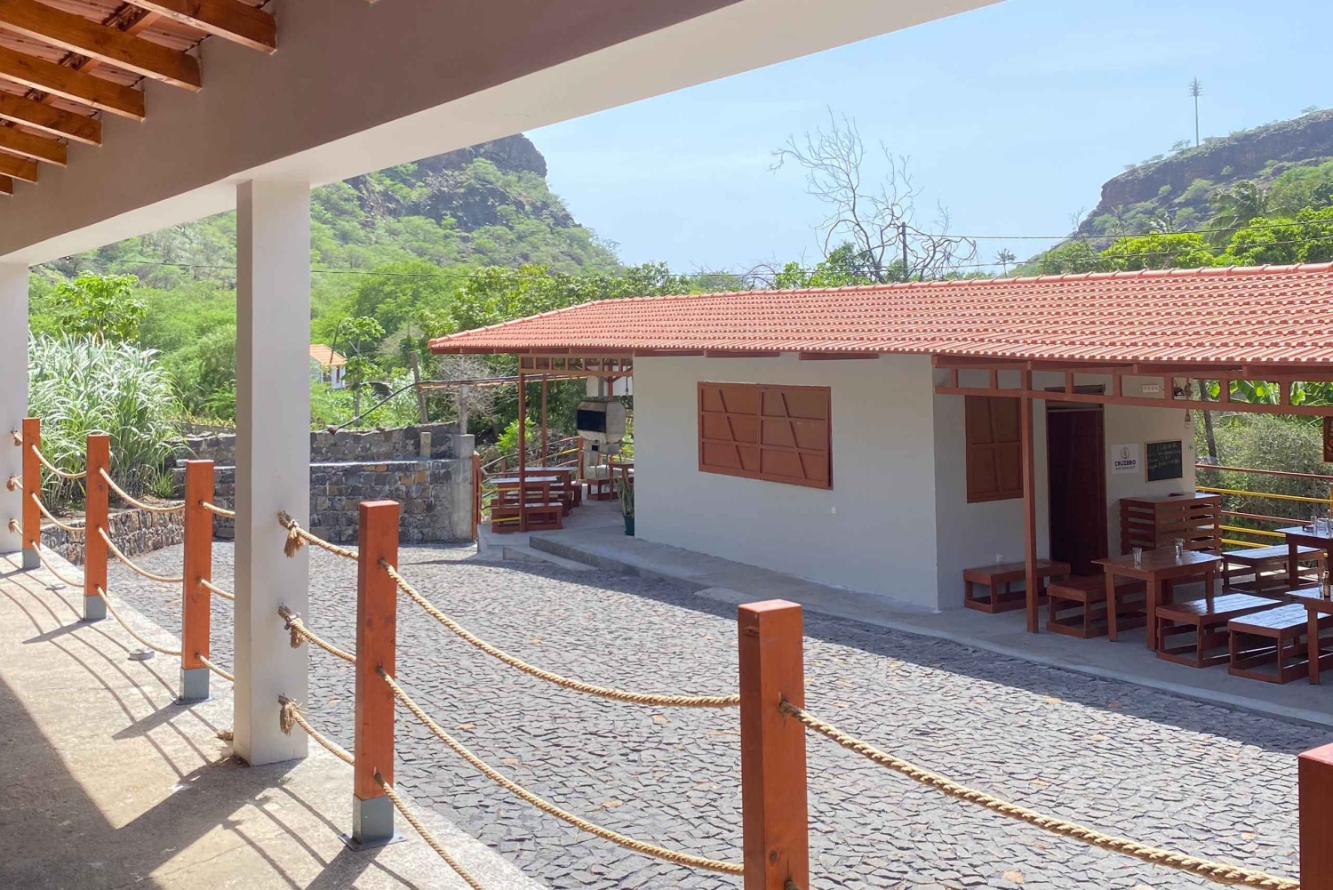 From Praia: Half-day tour to Cidade Velha with tastings and a local workshop