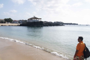 Praiasta: Santiago-saaren koko päivän kiertue lounaalla