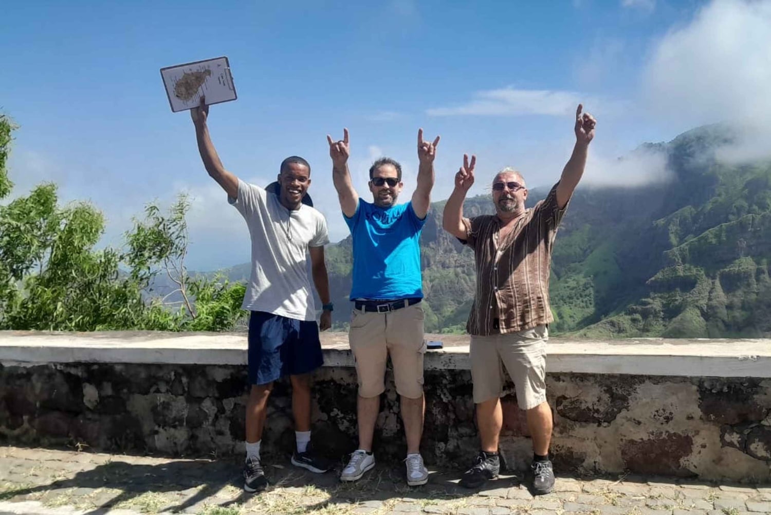 From the beach: a full-day tour in Santiago. Culture, Nature, and Beaches with a Guide