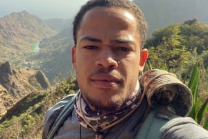 プライアから：セラ・マラゲタのハイキング（地元のランチとアソマダ訪問付き）