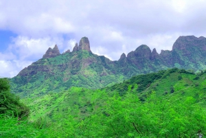 Full-day Santiago Island Tour: Workshop with a Local Family