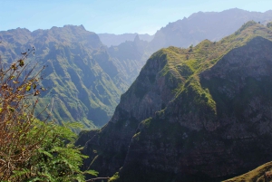 Caminhada da cratera do vulcão Cova até a Ribeira Paúl