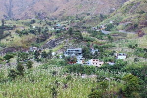 Caminhada da cratera do vulcão Cova até a Ribeira Paúl