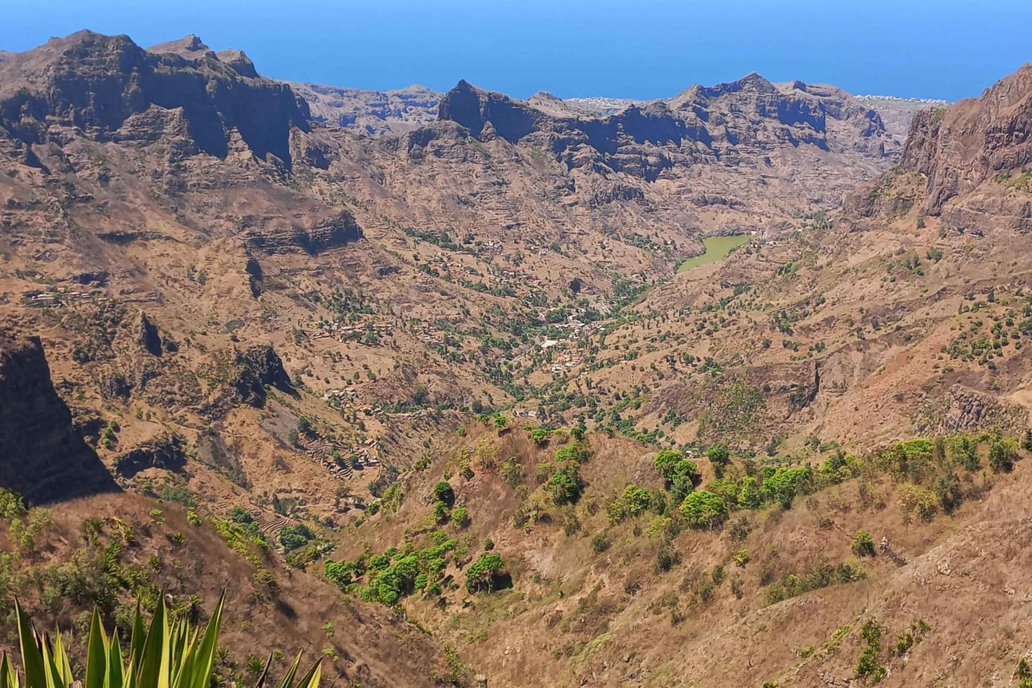 المشي لمسافات طويلة: من Serra Malagueta إلى Ribeira Principal